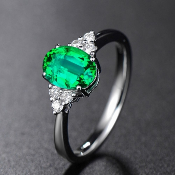 Emerald Resizable Ring - Picture 1 of 4